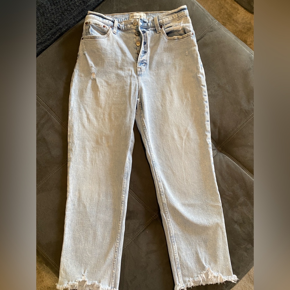 Abercrombie & Fitch Ultra High Rise Straight Jeans 29 Light Wash Raw Hem